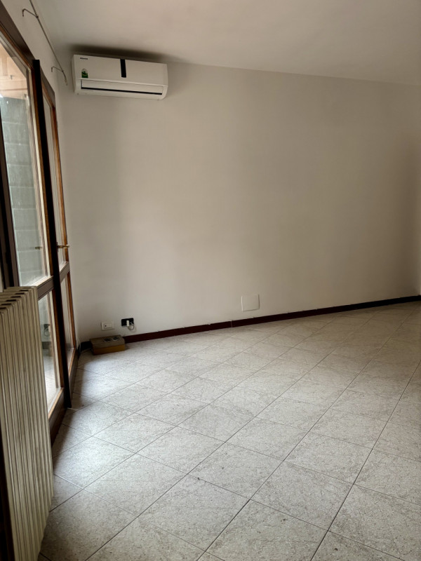 Ponte di Brenta, Via Ceron, in tranquillo contesto condominiale, proponiamo una soluzione abitati...