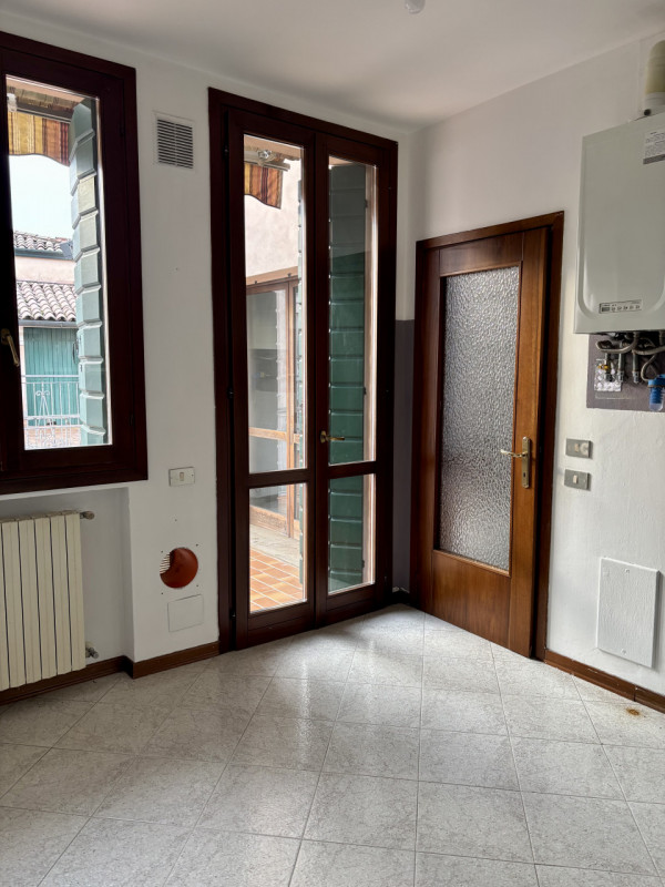 Ponte di Brenta, Via Ceron, in tranquillo contesto condominiale, proponiamo una soluzione abitati...