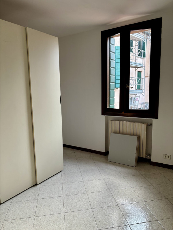 Ponte di Brenta, Via Ceron, in tranquillo contesto condominiale, proponiamo una soluzione abitati...