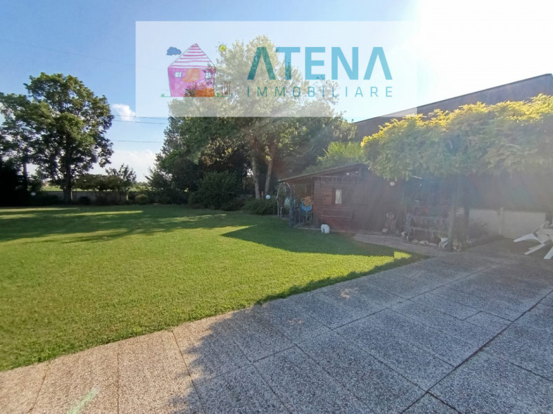 rif. 25661

Campodarsego - Porzione di bifamiliare tutta su un unico livello, con ampio giardino ...