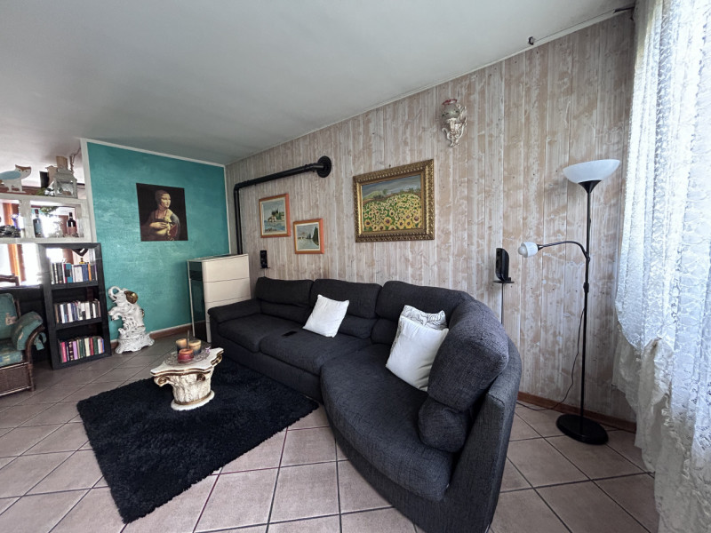 TAGGI DI SOPRA RECENTE PORZIONE DI TESTA DI VILLETTA DISPOSTA SU PIU LIVELLI ,CON INGRESSO SALONE...