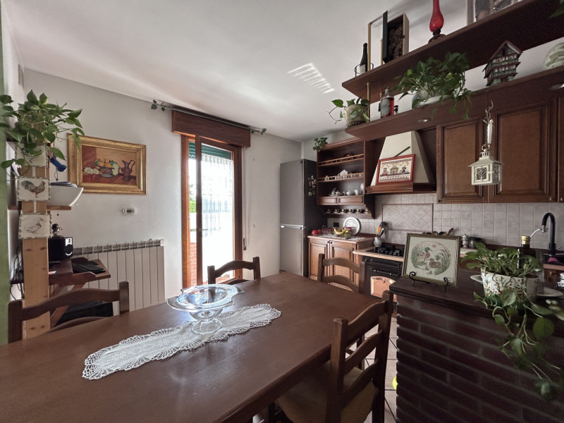 TAGGI DI SOPRA RECENTE PORZIONE DI TESTA DI VILLETTA DISPOSTA SU PIU LIVELLI ,CON INGRESSO SALONE...