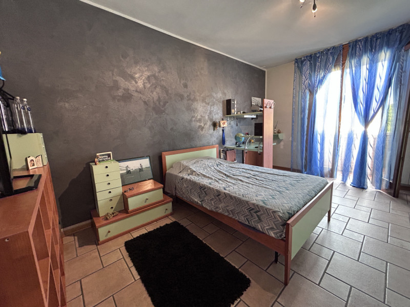 TAGGI DI SOPRA RECENTE PORZIONE DI TESTA DI VILLETTA DISPOSTA SU PIU LIVELLI ,CON INGRESSO SALONE...