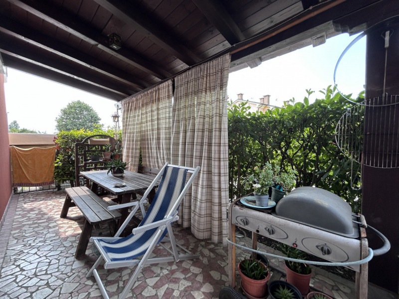 TAGGI DI SOPRA RECENTE PORZIONE DI TESTA DI VILLETTA DISPOSTA SU PIU LIVELLI ,CON INGRESSO SALONE...