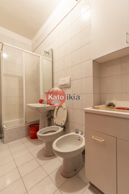 Nel prestigioso quartiere Sant’Andrea a Vicenza, proponiamo in vendita ampio e luminoso appartame...