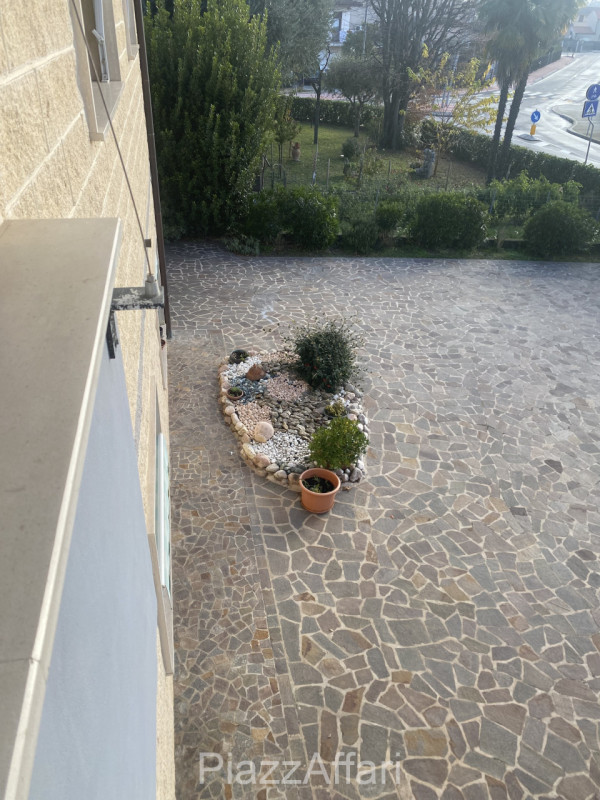 Piove di Sacco, a 300 mt dalle nuove scuole Enrico Caterino Davila e perciò comoda a tutti i serv...