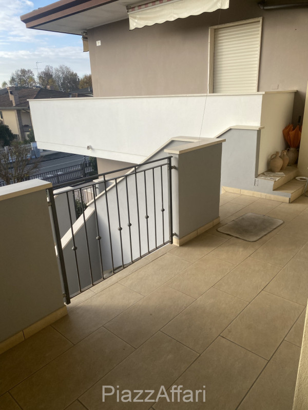 Piove di Sacco, a 300 mt dalle nuove scuole Enrico Caterino Davila e perciò comoda a tutti i serv...