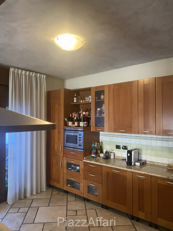 Piove di Sacco, a 300 mt dalle nuove scuole Enrico Caterino Davila e perciò comoda a tutti i serv...