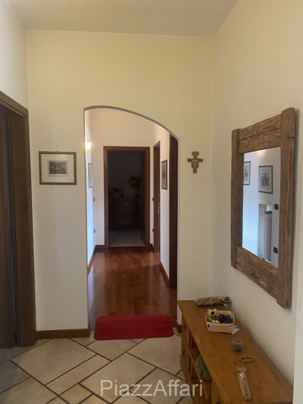 Piove di Sacco, a 300 mt dalle nuove scuole Enrico Caterino Davila e perciò comoda a tutti i serv...