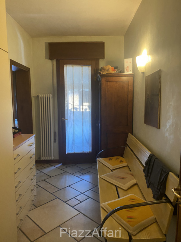 Piove di Sacco, a 300 mt dalle nuove scuole Enrico Caterino Davila e perciò comoda a tutti i serv...