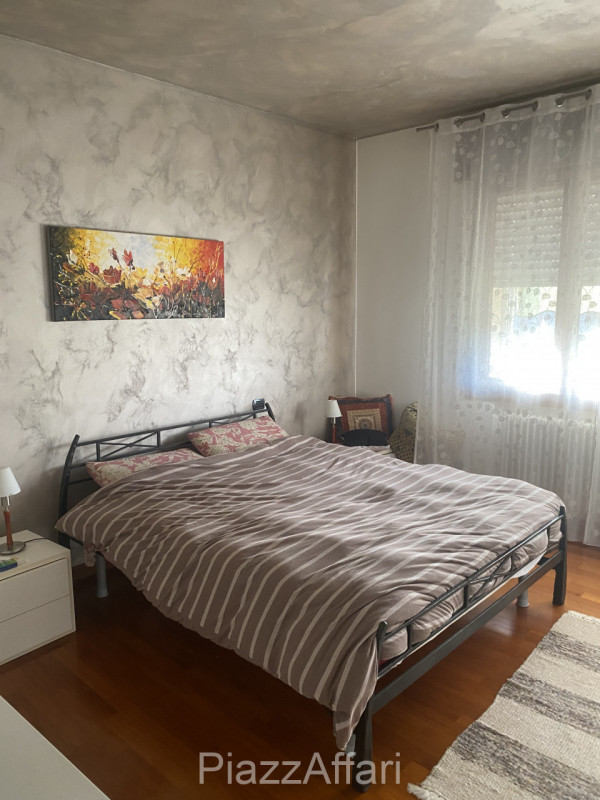 Piove di Sacco, a 300 mt dalle nuove scuole Enrico Caterino Davila e perciò comoda a tutti i serv...