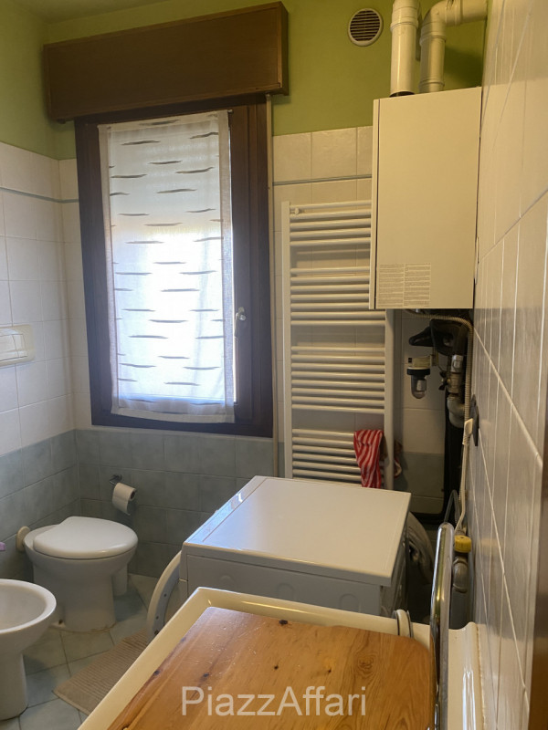 Piove di Sacco, a 300 mt dalle nuove scuole Enrico Caterino Davila e perciò comoda a tutti i serv...