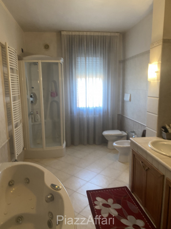 Piove di Sacco, a 300 mt dalle nuove scuole Enrico Caterino Davila e perciò comoda a tutti i serv...