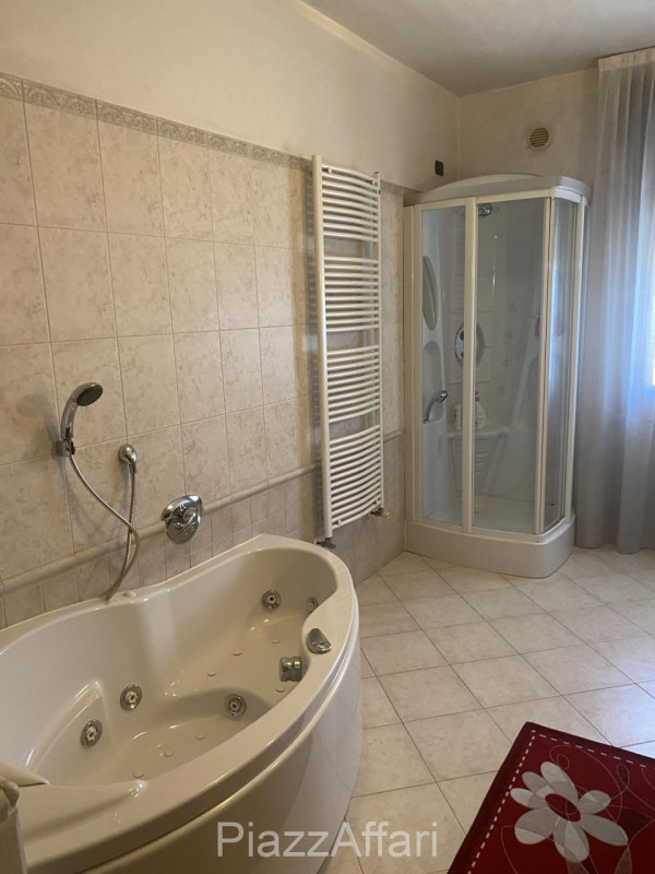 Piove di Sacco, a 300 mt dalle nuove scuole Enrico Caterino Davila e perciò comoda a tutti i serv...