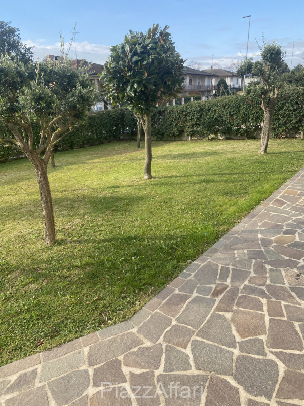 Piove di Sacco, a 300 mt dalle nuove scuole Enrico Caterino Davila e perciò comoda a tutti i serv...