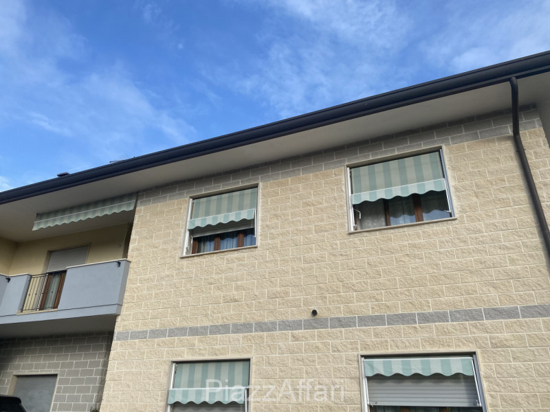 Piove di Sacco, a 300 mt dalle nuove scuole Enrico Caterino Davila e perciò comoda a tutti i serv...