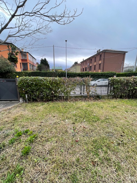 Padova zona Arcella comoda ai servizi, proponiamo in vendita una elegante casa singola accostata ...