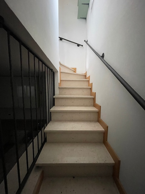 Padova zona Arcella comoda ai servizi, proponiamo in vendita una elegante casa singola accostata ...