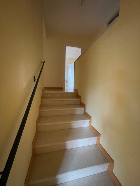 Padova zona Arcella comoda ai servizi, proponiamo in vendita una elegante casa singola accostata ...