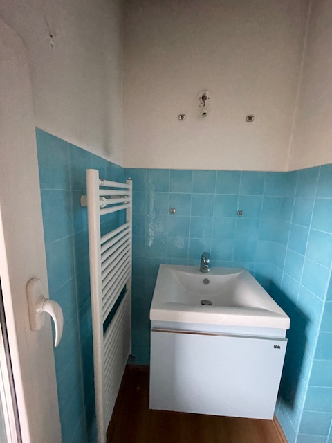 Padova zona Arcella comoda ai servizi, proponiamo in vendita una elegante casa singola accostata ...