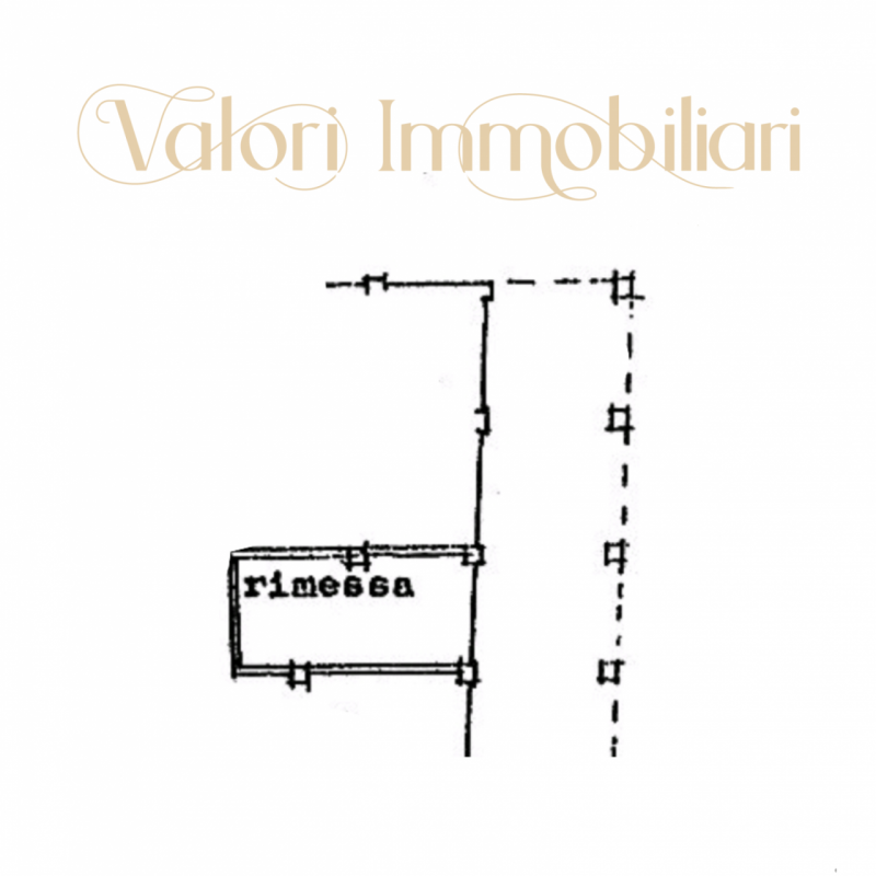 Al quinto e ultimo piano di una palazzina con ascensore, proponiamo in vendita un ampio appartame...