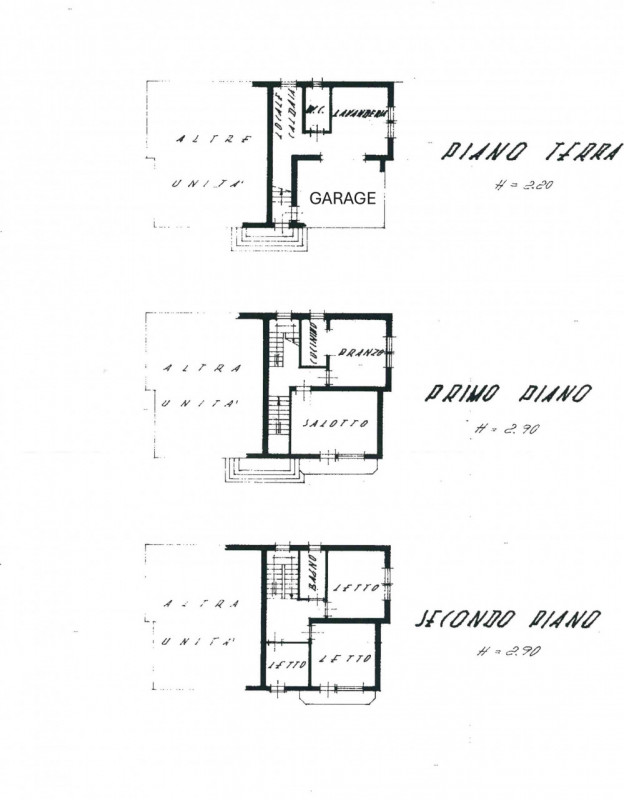 Scoprite questa splendida mezza bifamiliare situata nella tranquilla e ricercata zona residenzial...