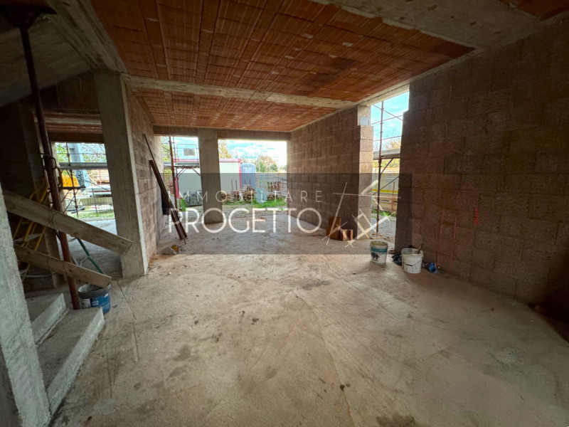 Situata in tranquillo e verdeggiante quartiere a pochi passi da Piazzola sul Brenta, Limena e Cur...