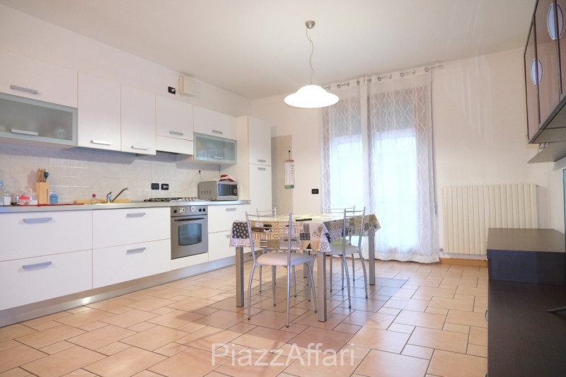 Piove di Sacco, Via Fratelli Maristi, in una stradina chiusa del quartiere Madonna delle Grazie e...