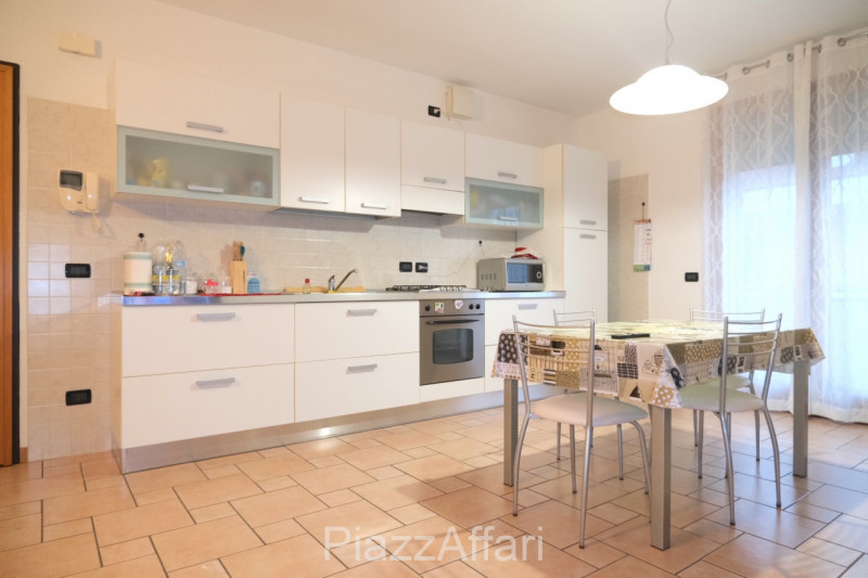 Piove di Sacco, Via Fratelli Maristi, in una stradina chiusa del quartiere Madonna delle Grazie e...