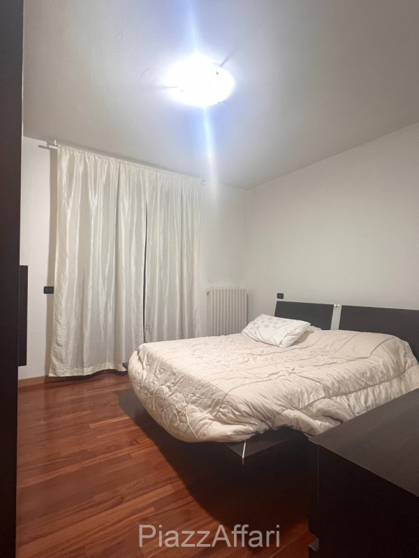 Piove di Sacco, Via Fratelli Maristi, in una stradina chiusa del quartiere Madonna delle Grazie e...