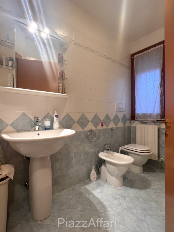 Piove di Sacco, Via Fratelli Maristi, in una stradina chiusa del quartiere Madonna delle Grazie e...