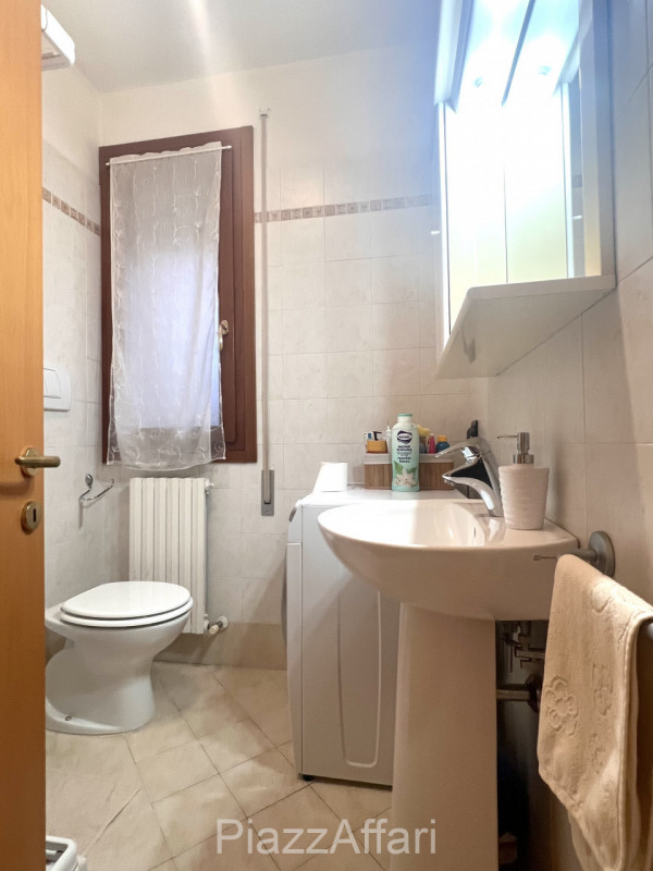 Piove di Sacco, Via Fratelli Maristi, in una stradina chiusa del quartiere Madonna delle Grazie e...