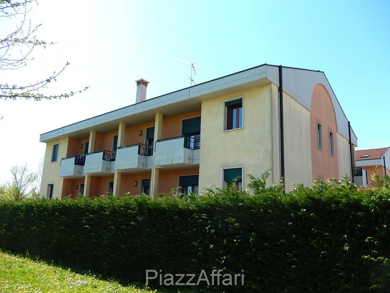 Piove di Sacco, Via Fratelli Maristi, in una stradina chiusa del quartiere Madonna delle Grazie e...