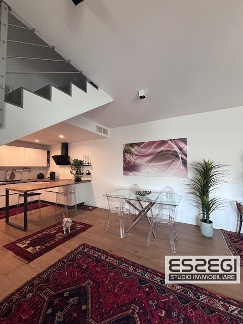 Crocefisso-Ponte 4 Martiri: Proponiamo pari al nuovo, elegante duplex completamente arredato come...