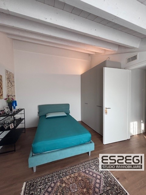 Crocefisso-Ponte 4 Martiri: Proponiamo pari al nuovo, elegante duplex completamente arredato come...