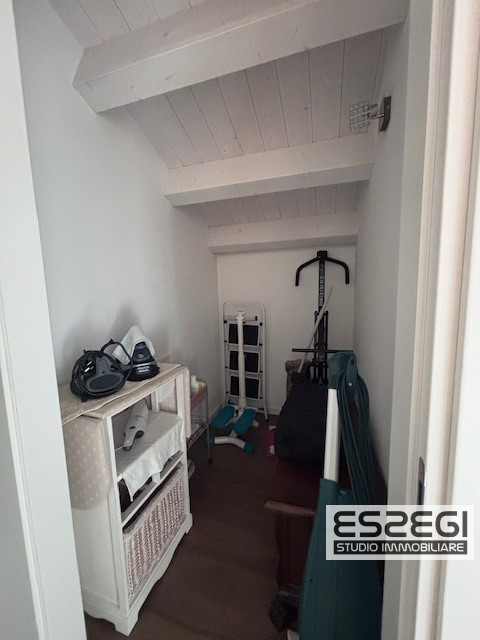 Crocefisso-Ponte 4 Martiri: Proponiamo pari al nuovo, elegante duplex completamente arredato come...