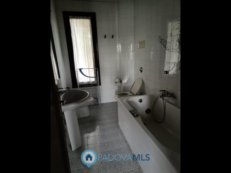 Immobile in esclusiva al Gruppo Padova MLS 

Selvazzano Dentro - nel quartiere centrale di Tencar...