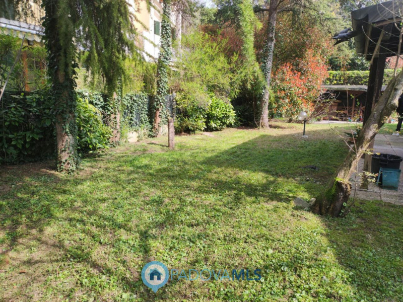 Immobile in esclusiva al Gruppo Padova MLS 

Selvazzano Dentro - nel quartiere centrale di Tencar...