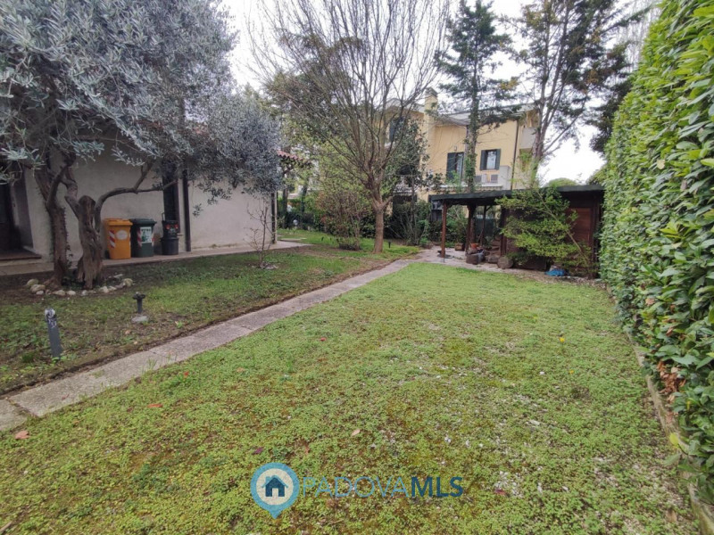 Immobile in esclusiva al Gruppo Padova MLS 

Selvazzano Dentro - nel quartiere centrale di Tencar...