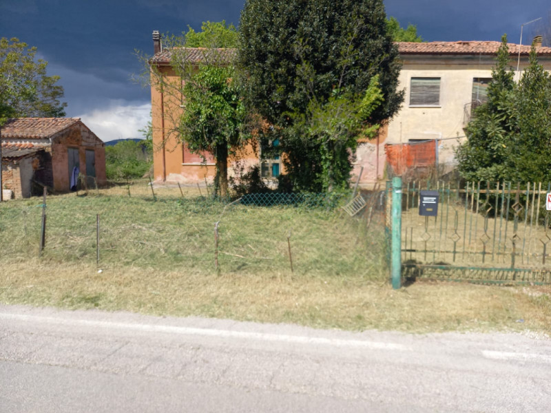 MONSELICE: Proponiamo in vendita, tra Este e Monselice e a pochi passi dalla viabilità principale...