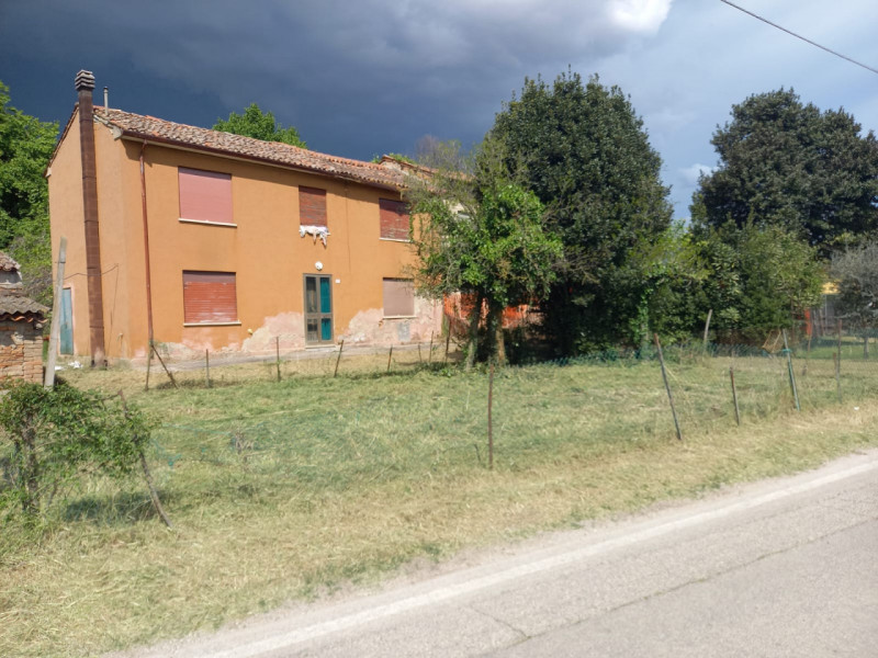 MONSELICE: Proponiamo in vendita, tra Este e Monselice e a pochi passi dalla viabilità principale...