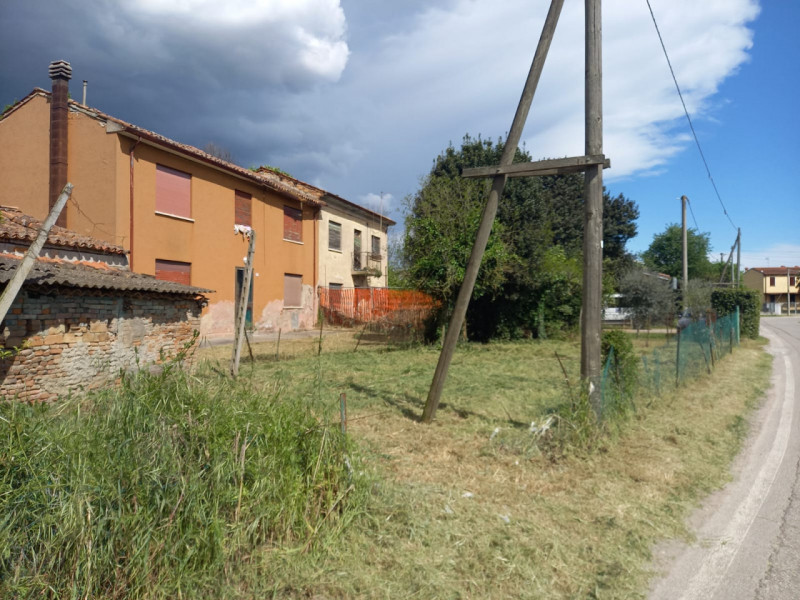 MONSELICE: Proponiamo in vendita, tra Este e Monselice e a pochi passi dalla viabilità principale...