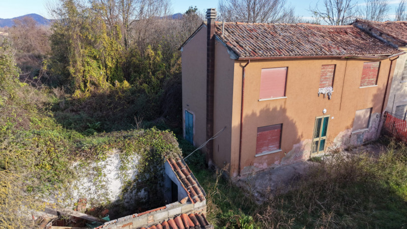 MONSELICE: Proponiamo in vendita, tra Este e Monselice e a pochi passi dalla viabilità principale...