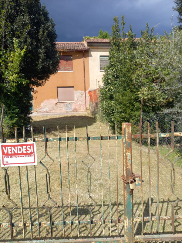 MONSELICE: Proponiamo in vendita, tra Este e Monselice e a pochi passi dalla viabilità principale...