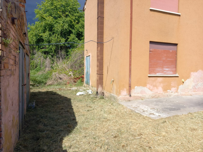 MONSELICE: Proponiamo in vendita, tra Este e Monselice e a pochi passi dalla viabilità principale...