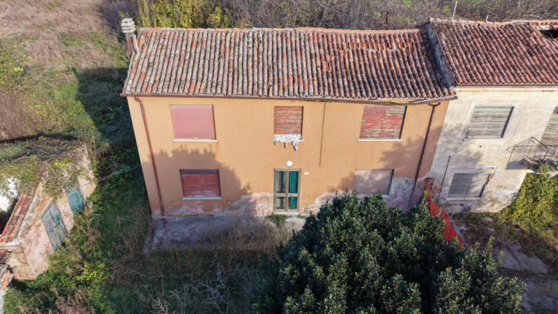 MONSELICE: Proponiamo in vendita, tra Este e Monselice e a pochi passi dalla viabilità principale...