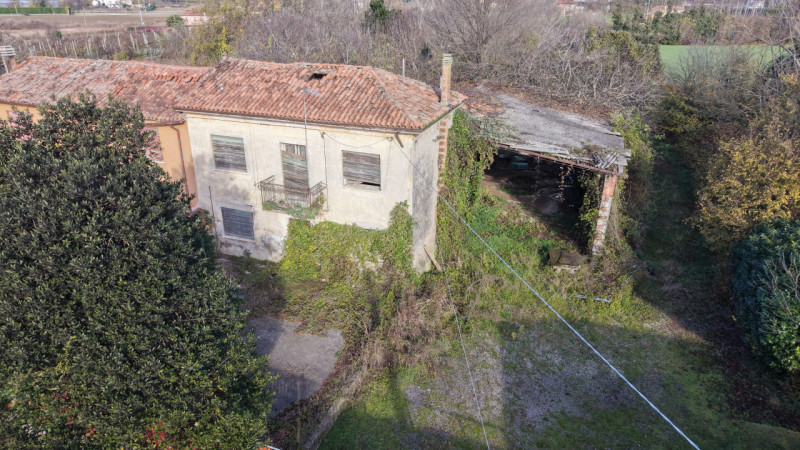 MONSELICE: Proponiamo in vendita, tra Este e Monselice e a pochi passi dalla viabilità principale...