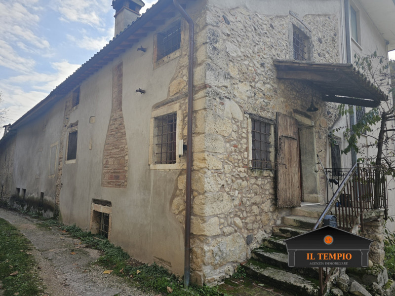 VICENZA -CASTELGOMBERTO : scopri il tuo angolo di paradiso nella splendida località Buso, nel com...