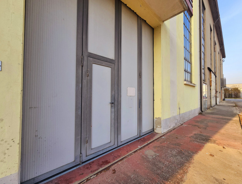 Proponiamo in vendita a Este, magazzino nella zona artigianale, ideale per chi cerca una soluzion...