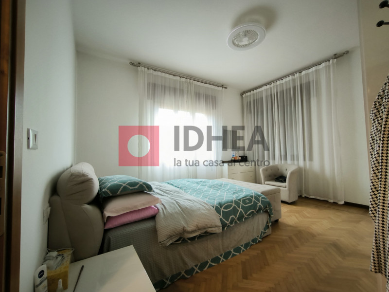 TREVISO: SAN ZENO
A 500 metri dalle mura di Treviso, proponiamo villa singola completamente ristr...